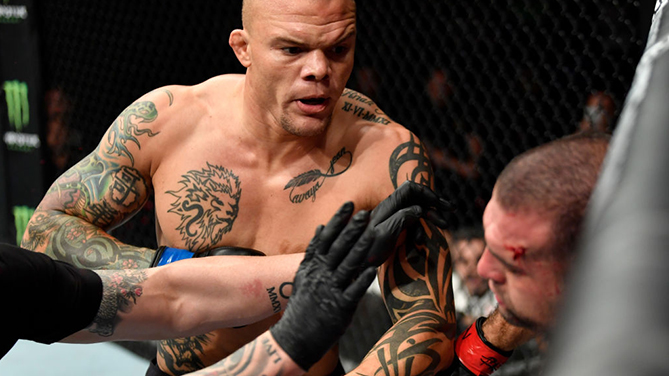 (L-R) <a href='../fighter/Anthony-Smith'>Anthony Smith</a> punches <a href='../fighter/Mauricio-Rua'>Mauricio Rua</a> of Brazil in their light heavyweight bout during the <a href='../event/UFC-Silva-vs-Irvin'>UFC Fight Night </a>at Barclaycard Arena on July 22, 2018 in Hamburg, Germany. (Photo by Jeff Bottari/Zuffa LLC)