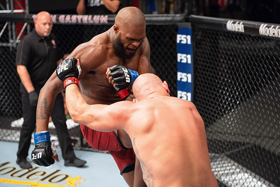 Maurice Greene knees Przemyslaw Mysiala during their bout on the first episode of The Ultimate Fighter: Heavy Hitters (Photo by Chris Unger/Zuffa LLC)