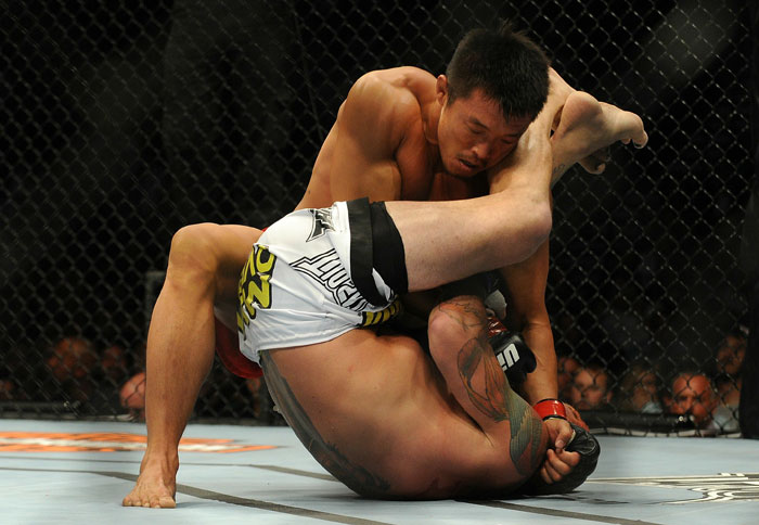 Yoshihiro Akiyama vs, Chris Leben