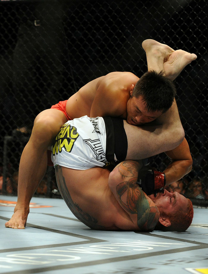 Yoshihiro Akiyama vs. Chris Leben