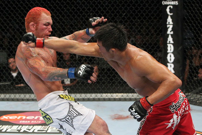 Yoshihiro Akiyama vs. Chris Leben
