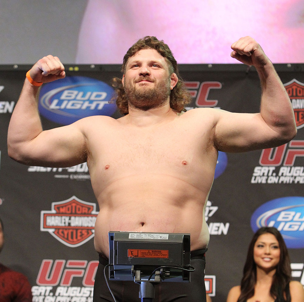 23_UFC_117_Weighin-Nelson1.jpg