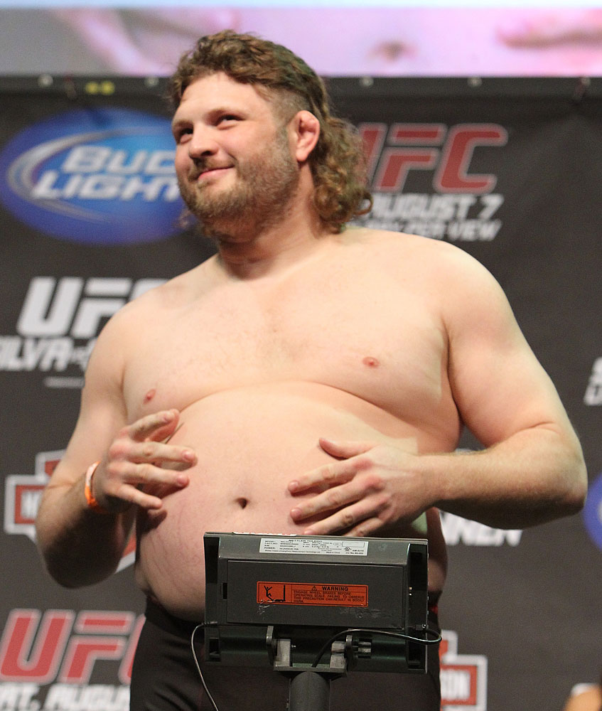 24_UFC_117_Weighin-Nelson2.jpg