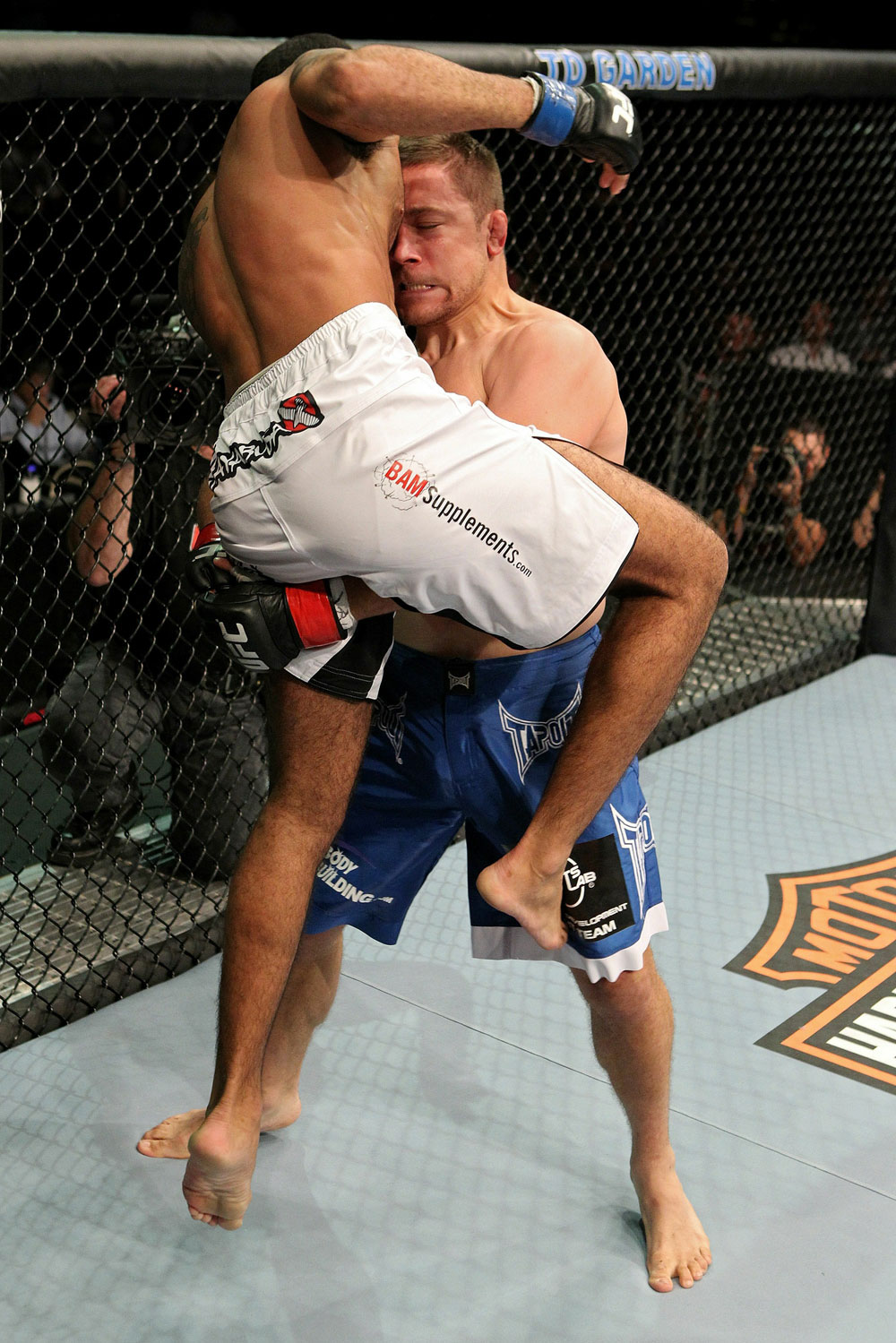 UFC118 Pierce vs. Alves