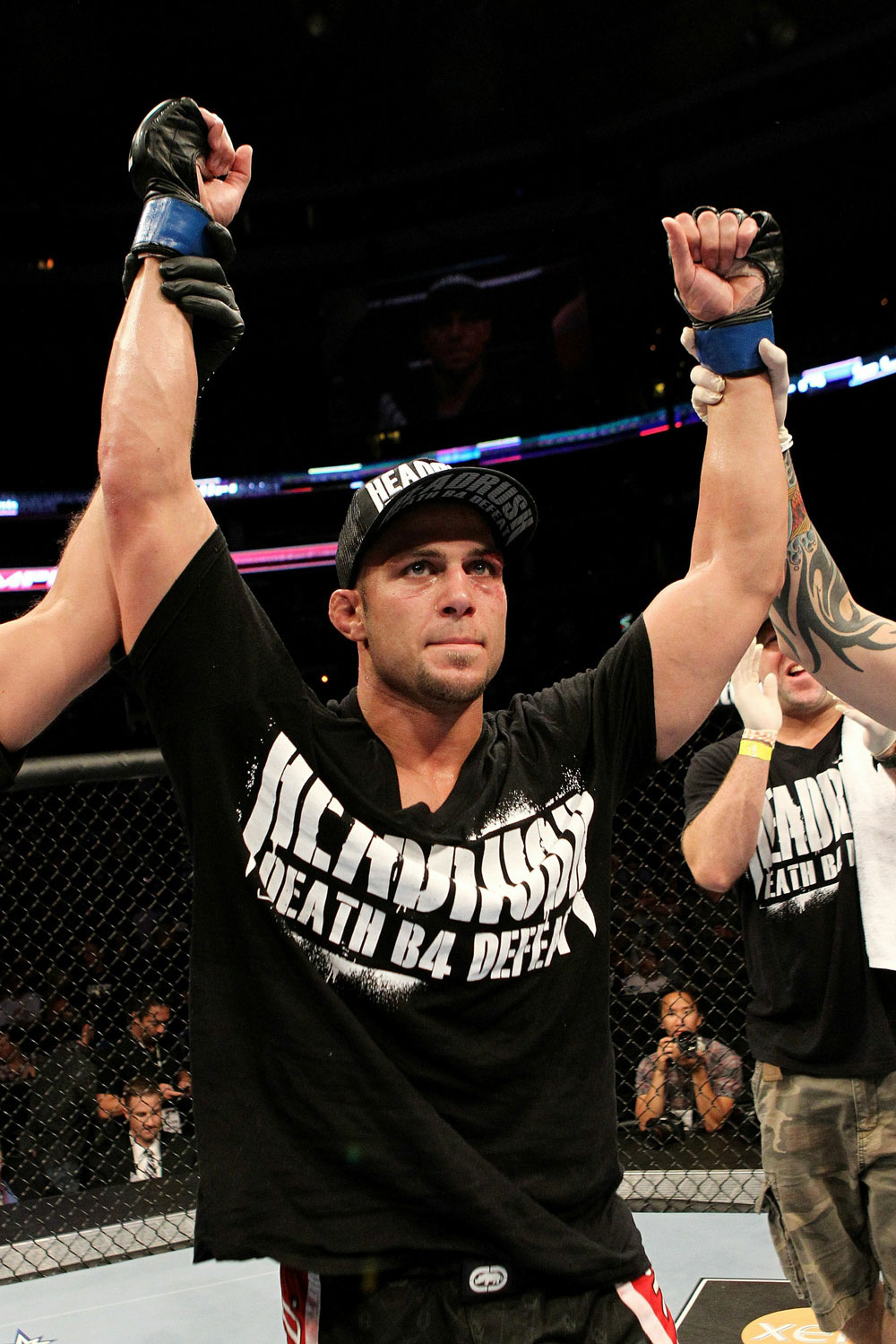UFC 118 Soto celebrates