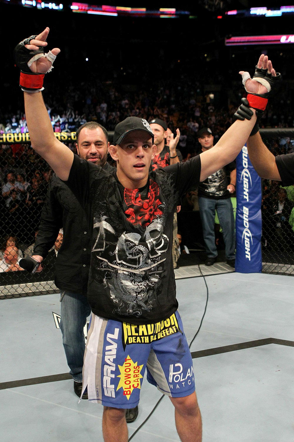 UFC118 Joe Lauzon celebrates