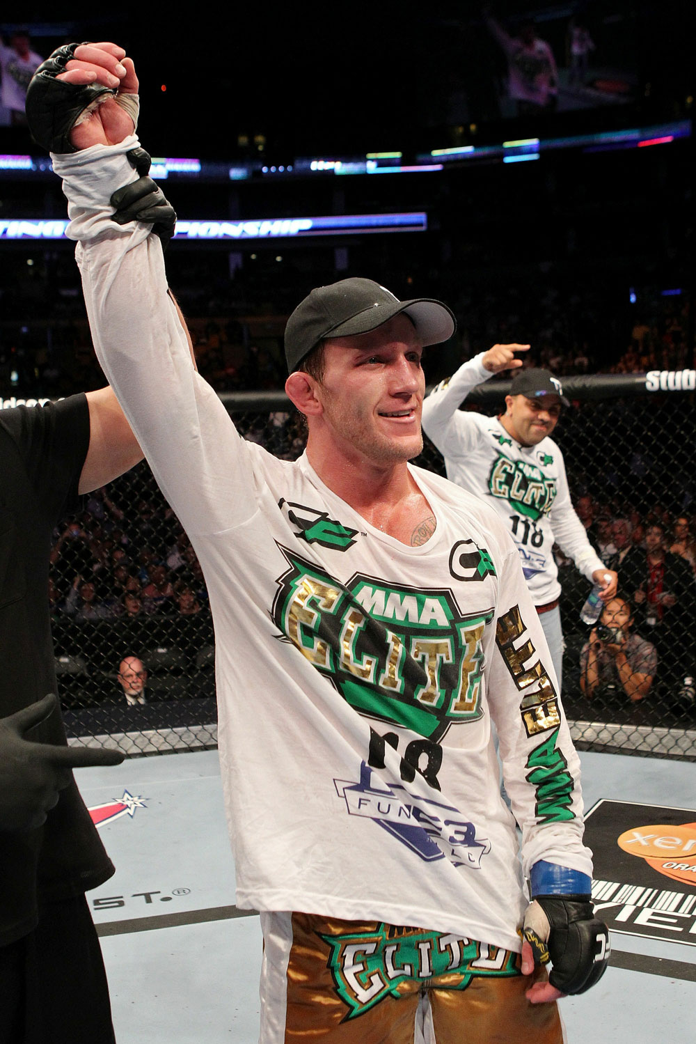 UFC 118 Maynard Celebrates