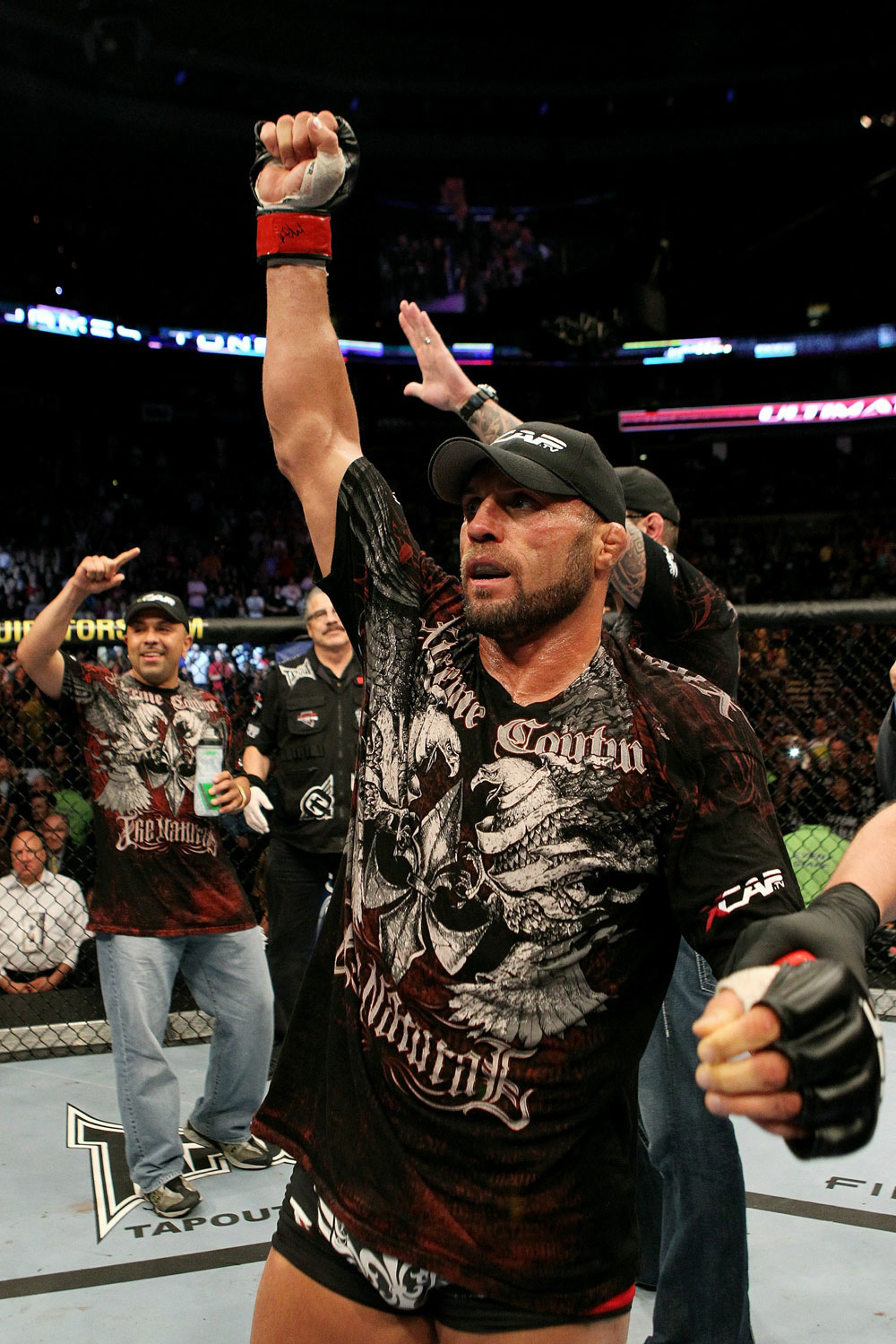UFC 118 Couture celebrates