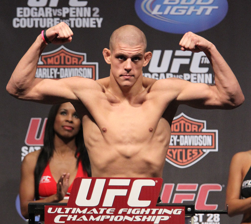 UFC118 weigh-ins Lauzon