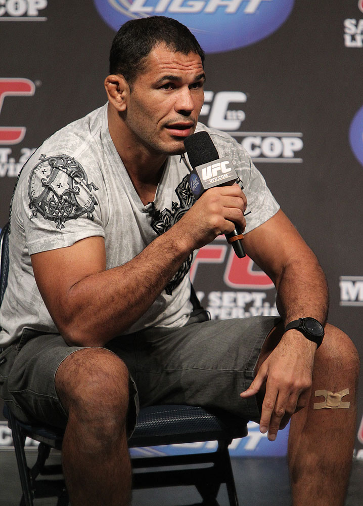 UFC119 weigh ins