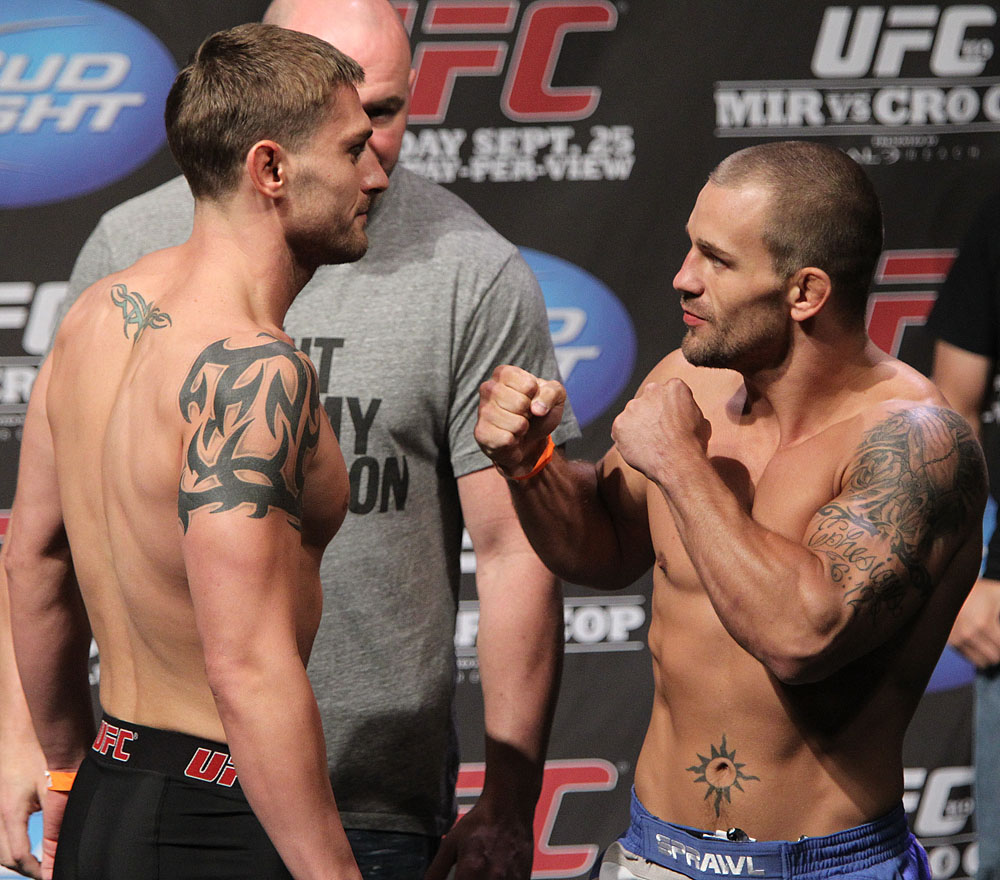 UFC 119 weigh ins: Lopez vs. Lowe