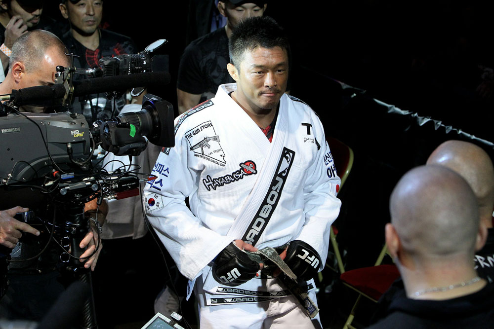 UFC 120: Yoshihiro Akiyama