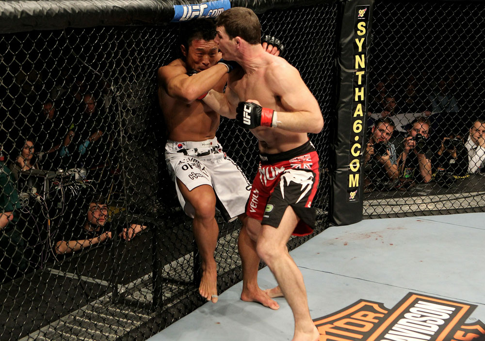 UFC 120: Bisping vs. Akiyama