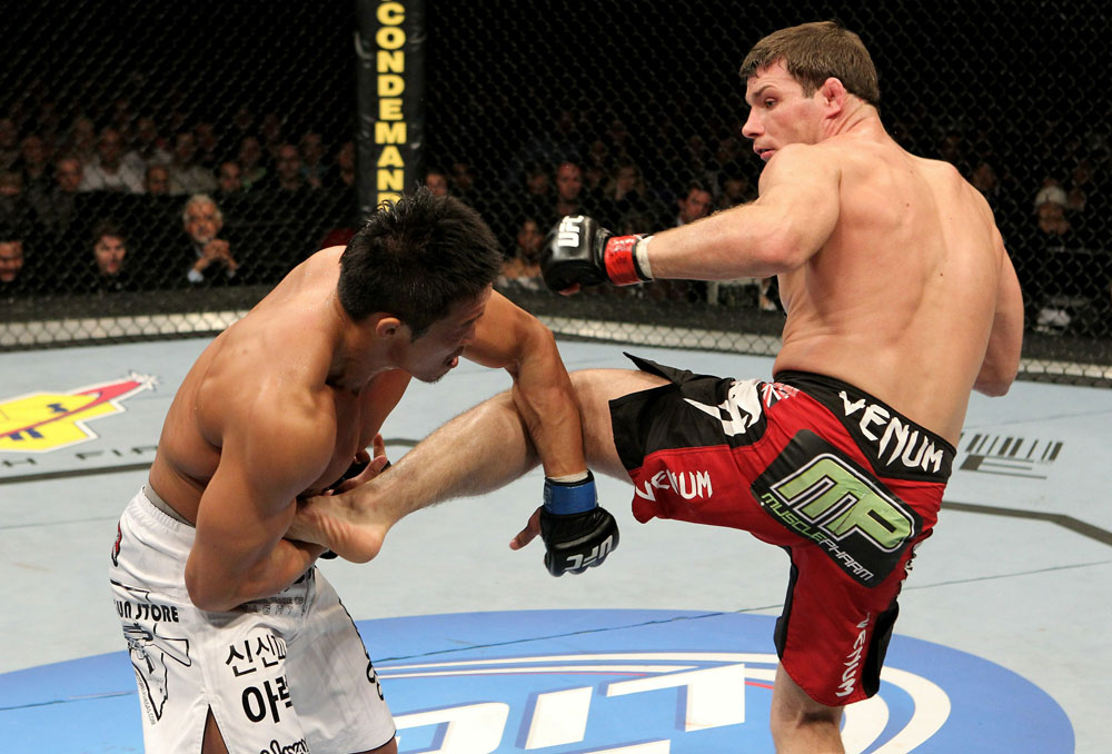 UFC 120: Bisping(R) vs. Akiyama(L)