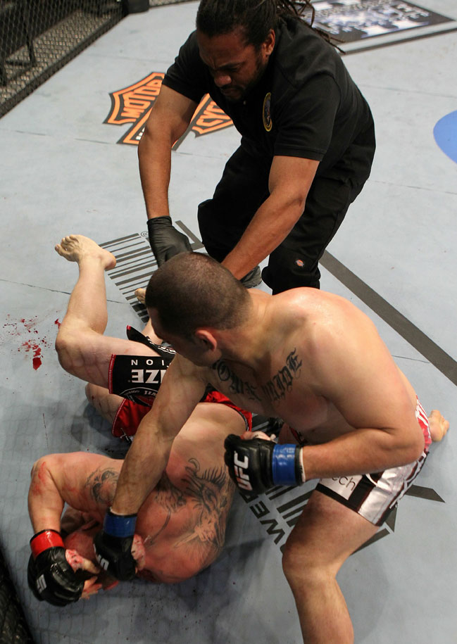 ufc121_11_velasquez_vs_lesnar_012.jpg