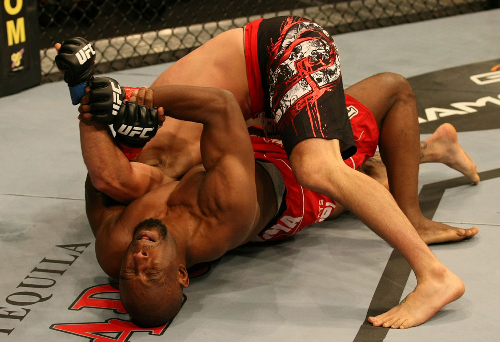 UFC 125: Roberts vs. Soto
