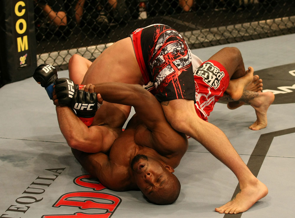 UFC 125: Roberts vs. Soto