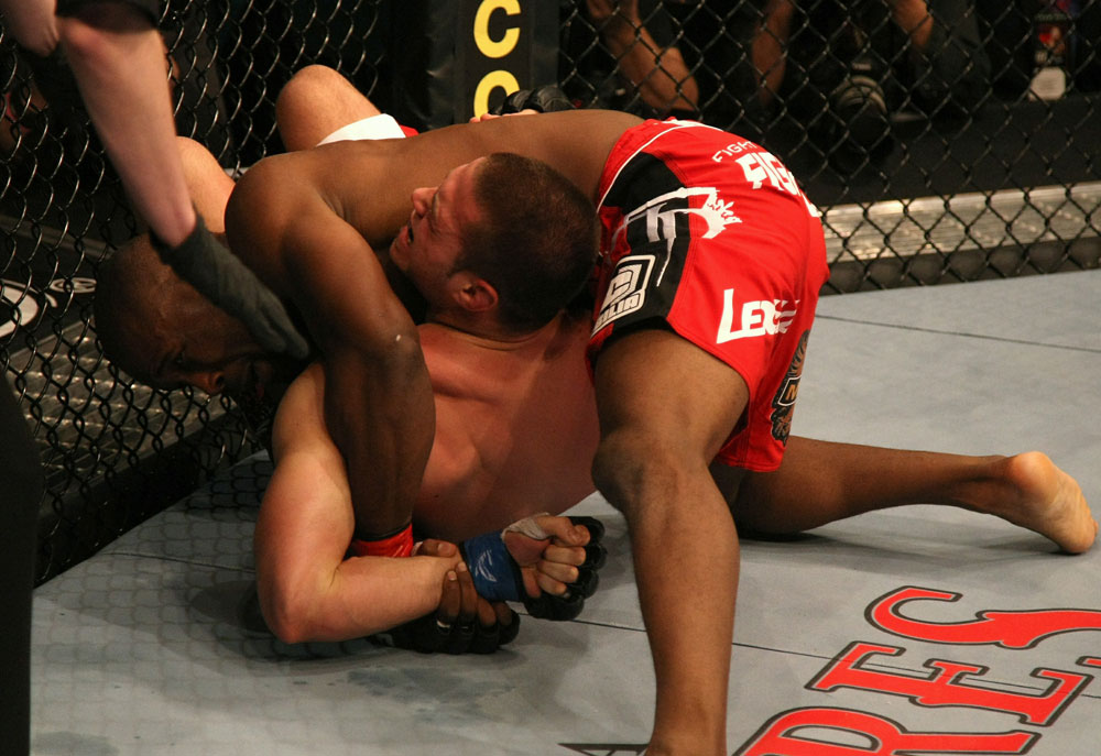 UFC 125: Roberts vs. Soto