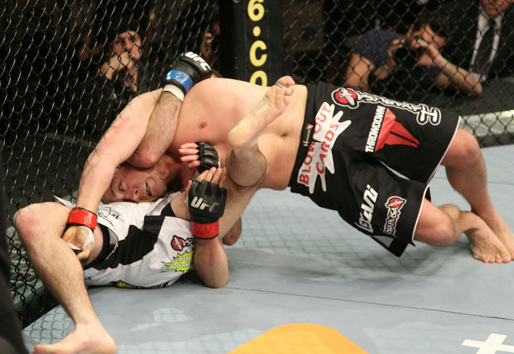 Mike Pierce vs Kenny Robertson
