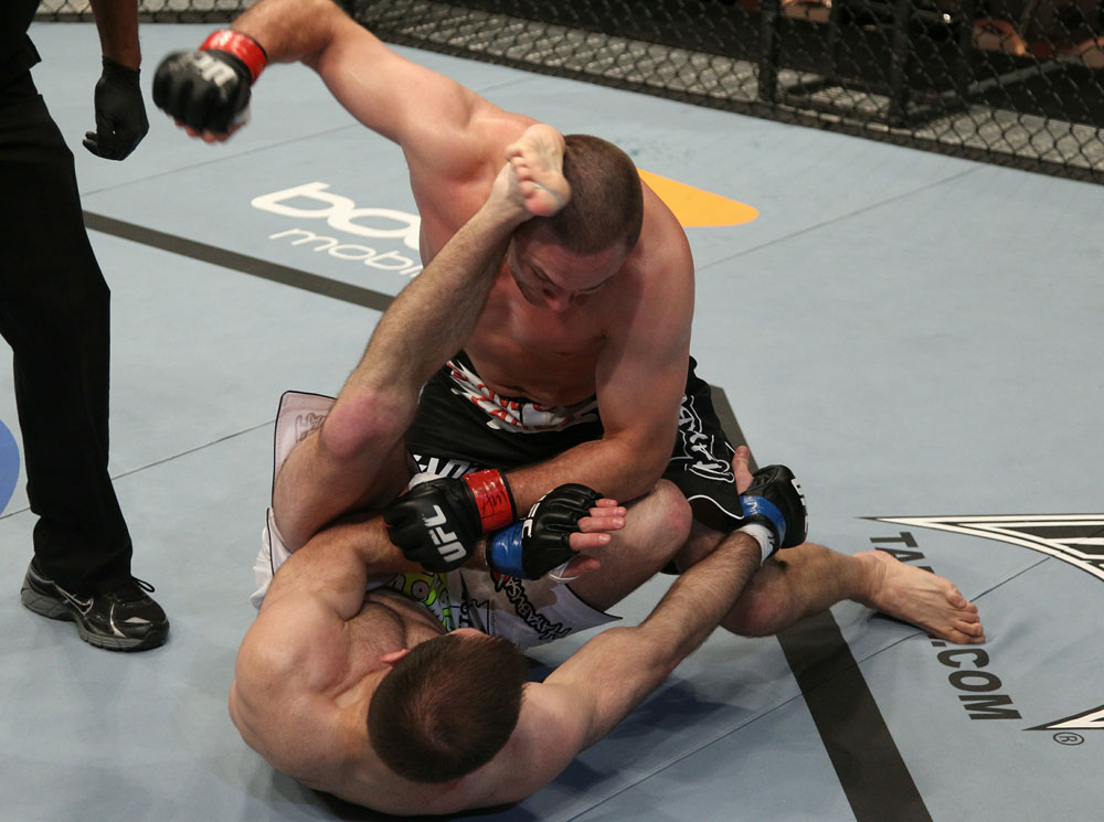 Mike Pierce vs Kenny Robertson