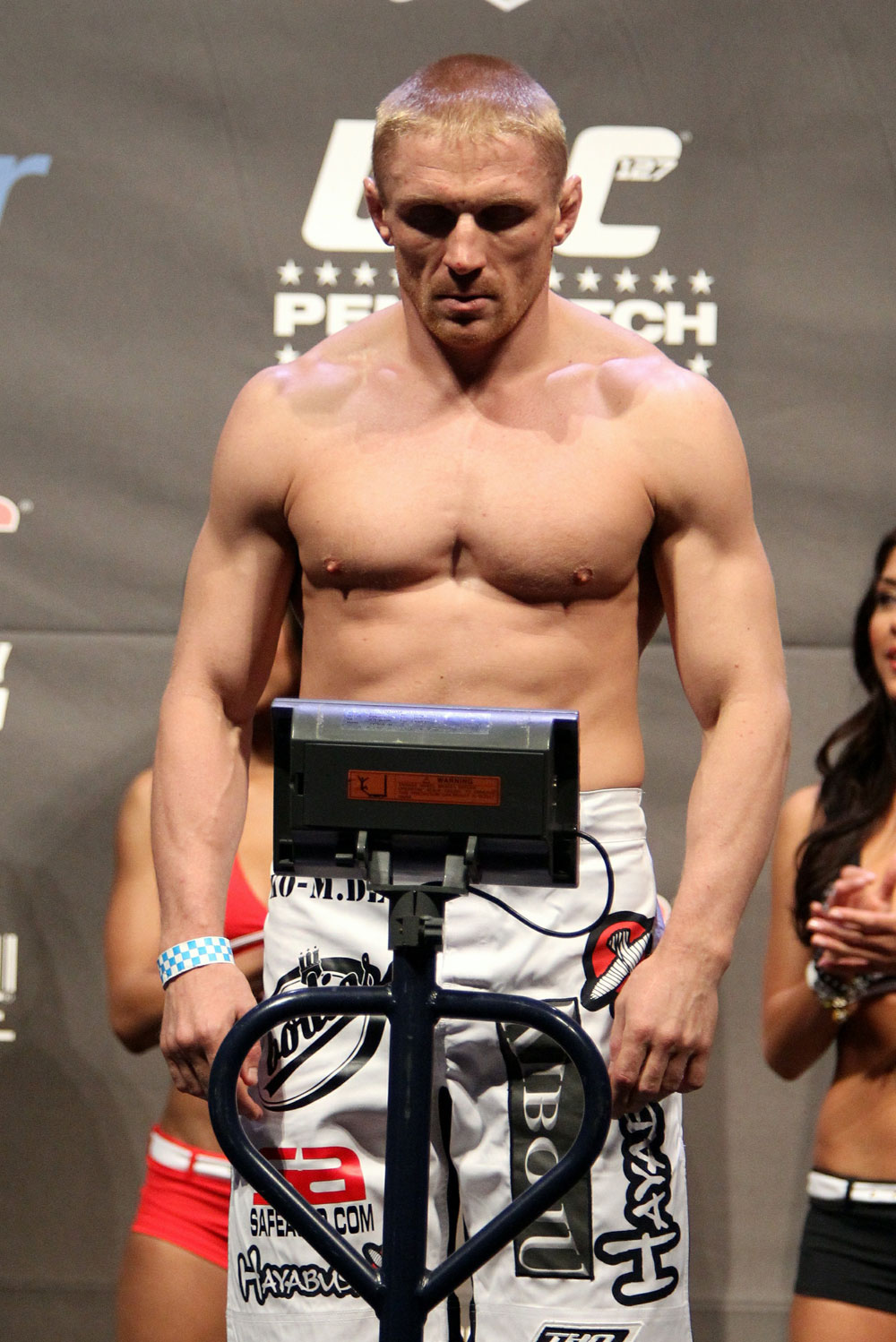 UFC 127 Weigh-in: Dennis Siver