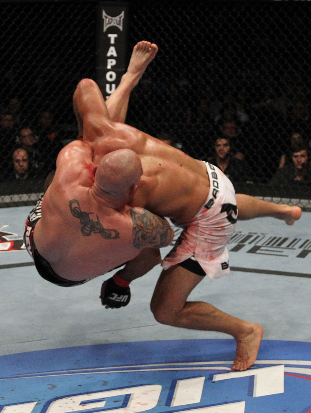 Junior dos Santos vs Shane Carwin