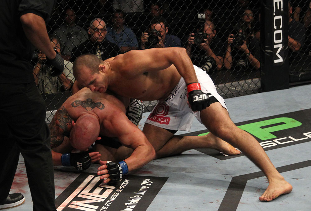 Junior dos Santos vs Shane Carwin