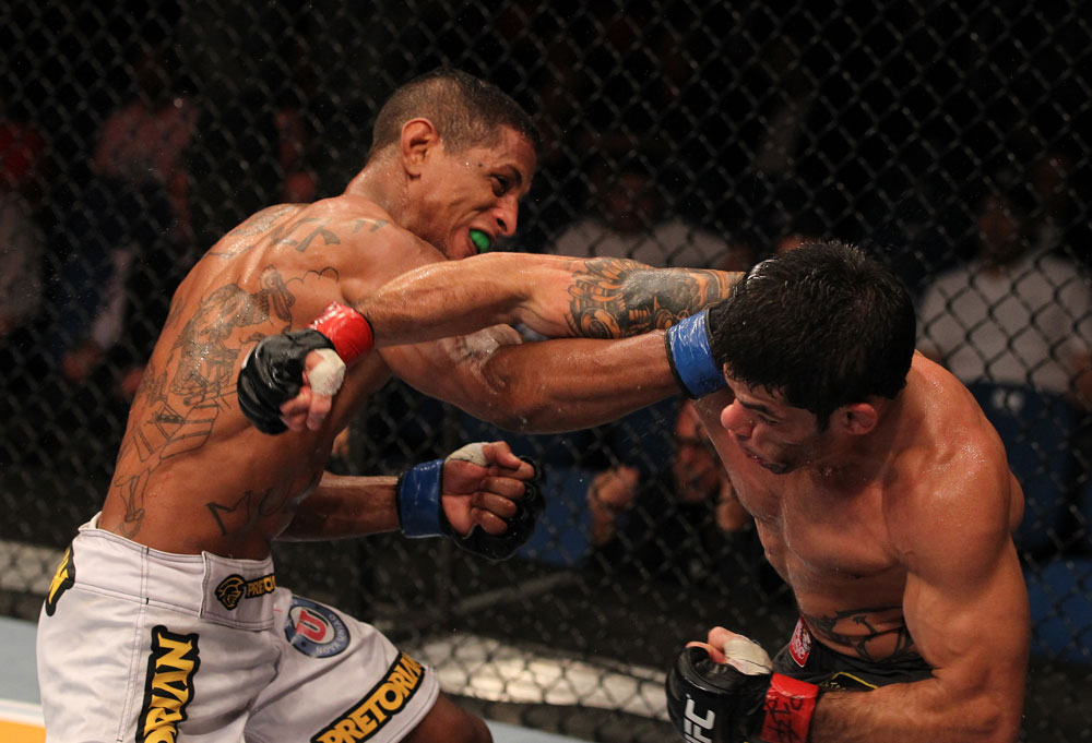 Raphael Assuncao vs Johnny Eduardo