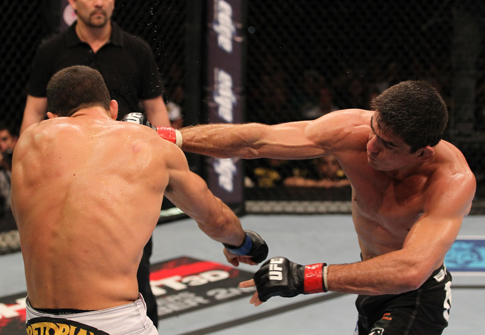 Paulo Thiago vs David Mitchell