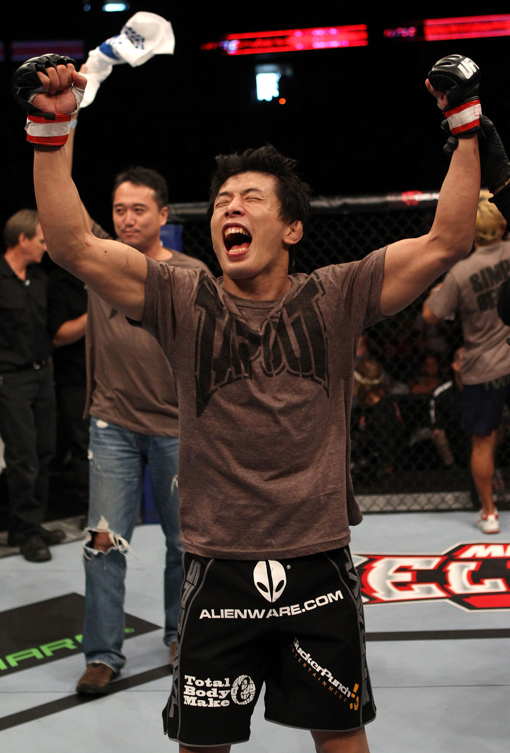 Takeya Mizugaki celebrates his win