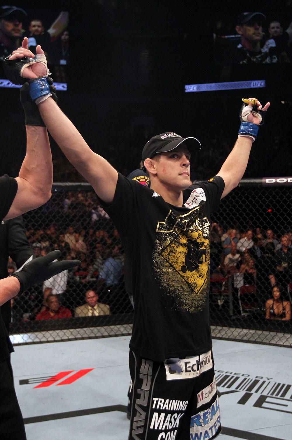 Joe Lauzon celebrates his win