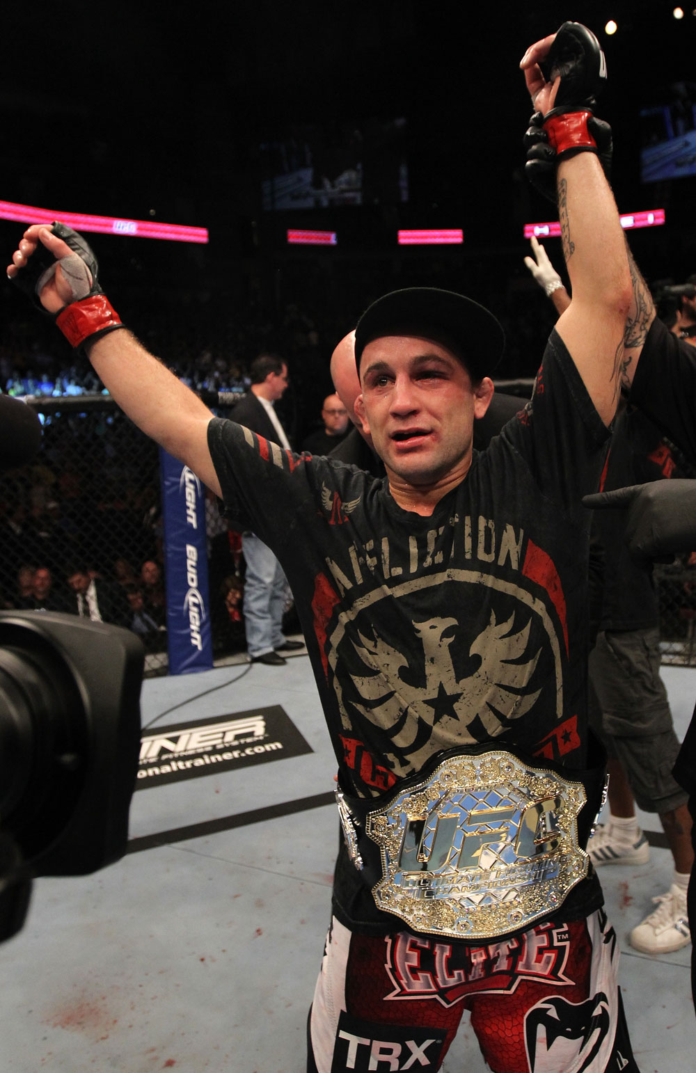 Frankie Edgar celebrates his win