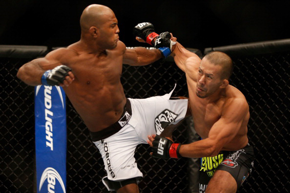 Reis delivers a kick to Menjivar's midsection Reis delivers a kick to Menjivar's midsection
