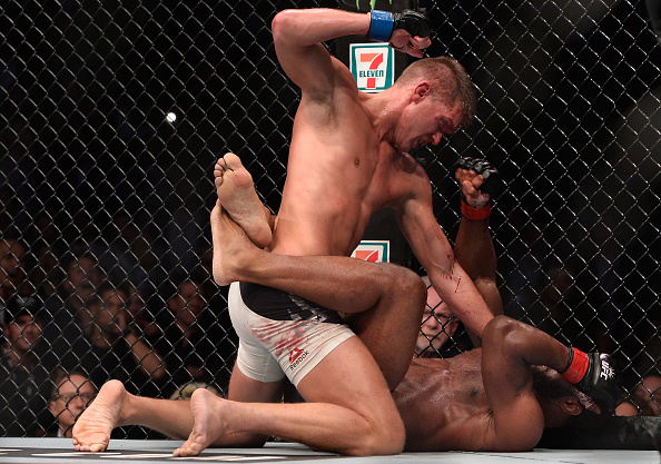 NEW YORK, NY - NOVEMBER 12: (L-R) Stephen Thompson punches Tyron Woodley in their UFC welterweight championship fight during the UFC 205 event at Madison Square Garden on November 12, 2016 in New York City. (Photo by Brandon Magnus/Zuffa LLC/Zuffa LLC via Getty Images)