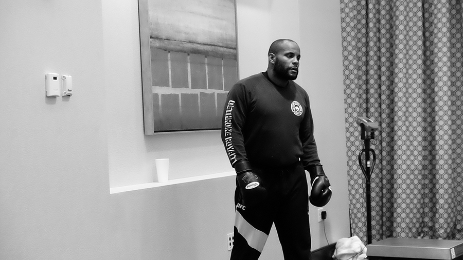 Cormier piensa que puede romper mentalmente a Johnson