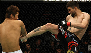 (R-L) Condit kicks <a href='../fighter/Dong-Hyun-Kim'><a href='../fighter/dong-hyun-the-mestro-kim'>Dong Hyun Kim</a></a> during <a href='../event/UFC132'>UFC 132 </a>on July 2, 2011 in Las Vegas, NV. (Photo by Donald Miralle/Zuffa LLC)