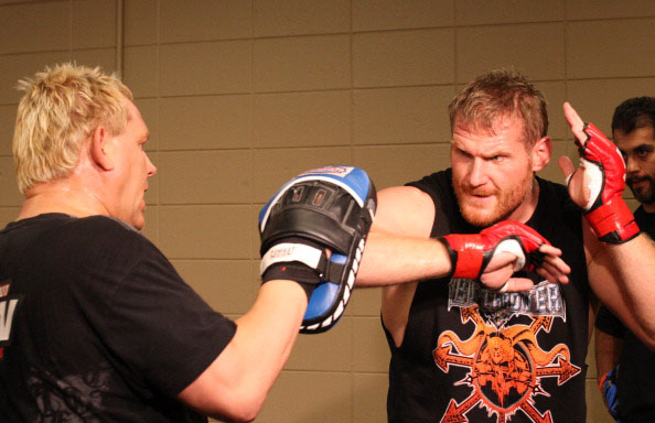 Barnett trains before a fight Barnett trains before a fight