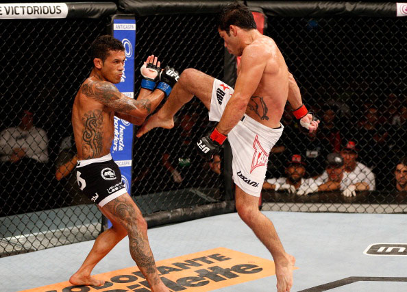 Assuncao delivers a flying knee against Lee Assuncao delivers a flying knee against Lee