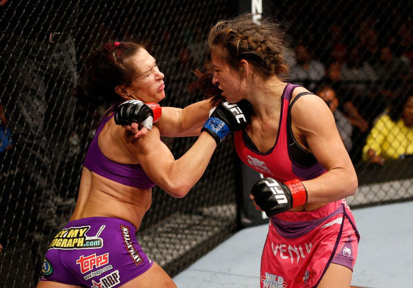 Tate lands a big blow against Zingano Tate lands a big blow against Zingano