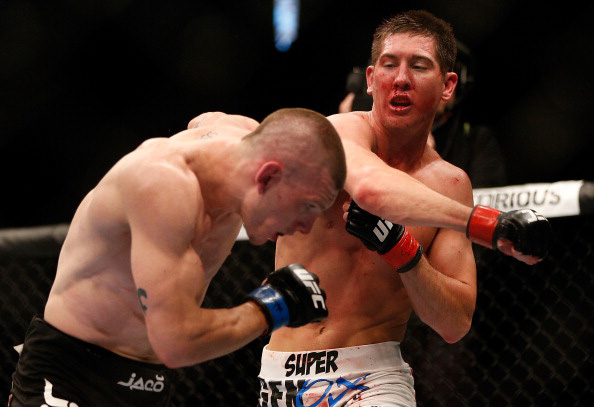 Siler punches Holobaugh Siler punches Holobaugh