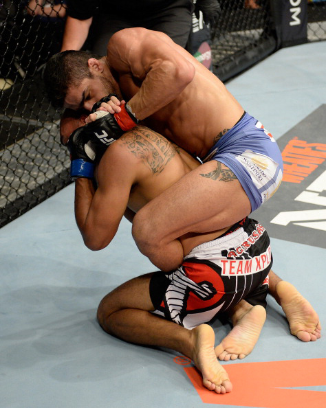 Tavares locks in the rear-naked choke Tavares locks in the rear-naked choke