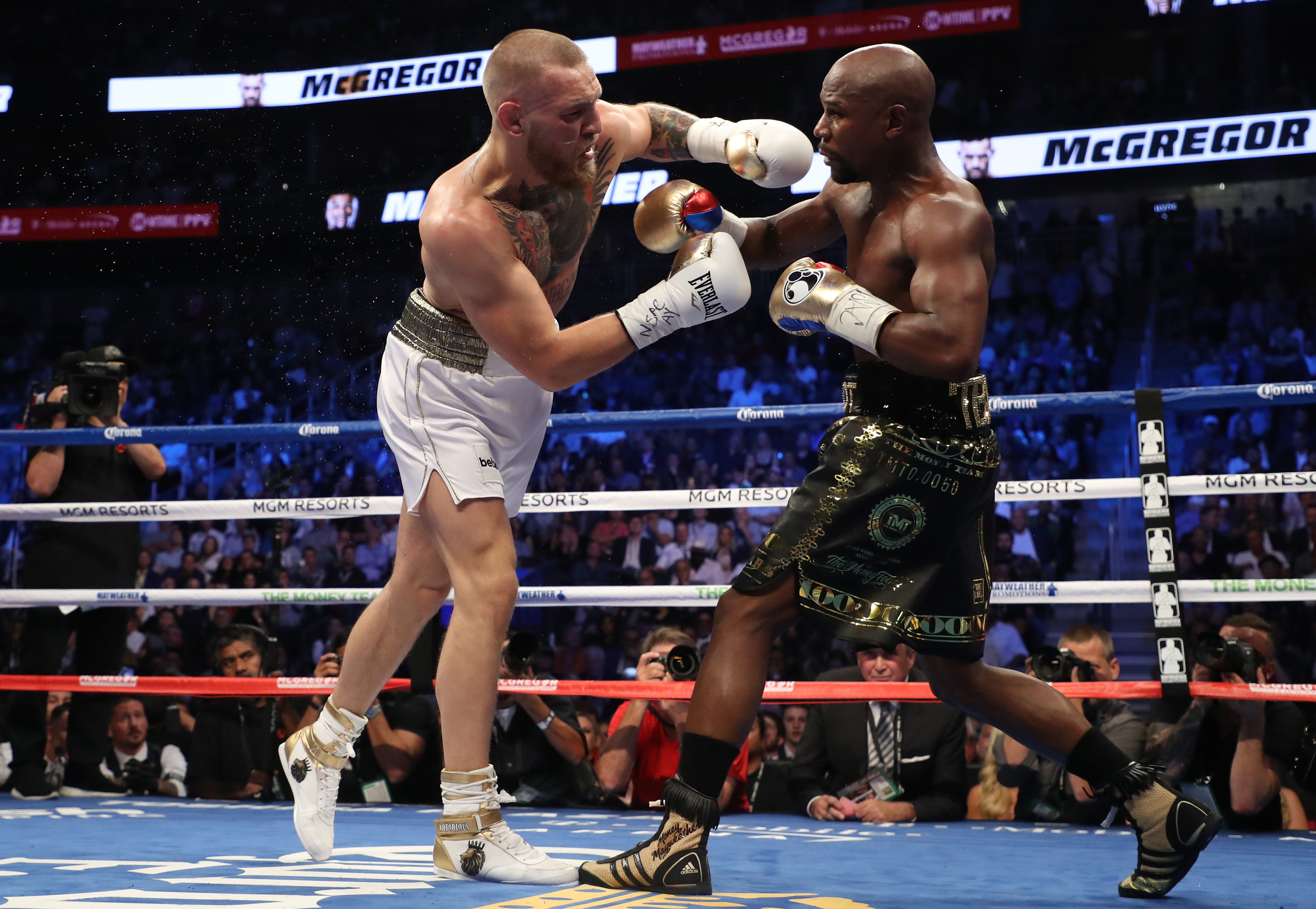 Mayweather halts gutsy McGregor in fight that lives up to the hype | UFC ® - News4344 x 3000