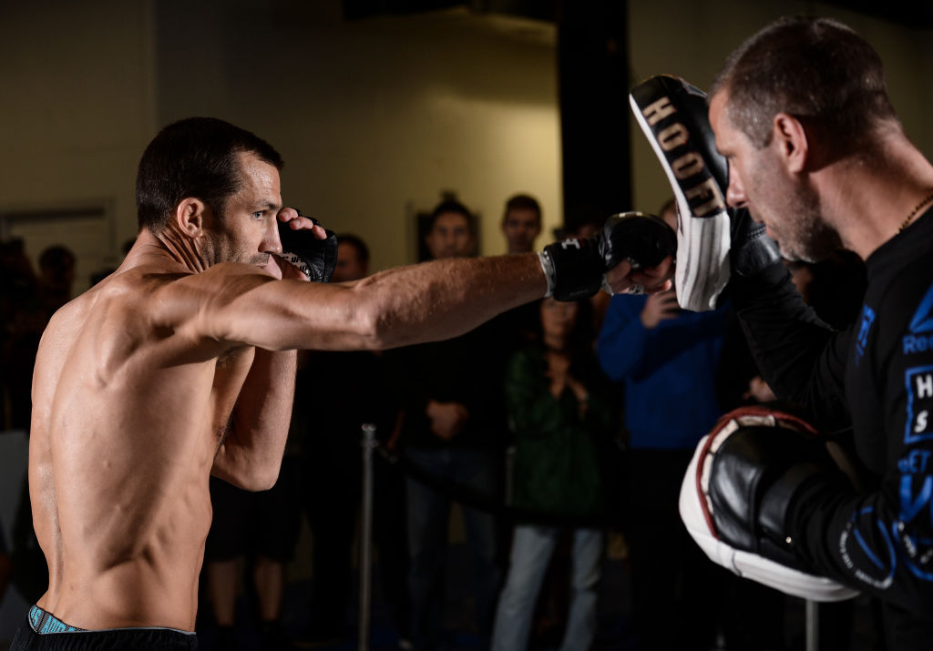 <a href='../fighter/Luke-Rockhold'>Luke Rockhold</a> holds and open workout session for fans and media on September 14, 2017 in Pittsburgh, PA. (Photo by Brandon Magnus/Zuffa LLC)