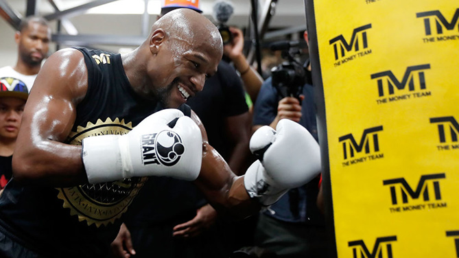 LAS VEGAS, NV - AUGUST 10: Floyd Mayweather Jr. holds a media workout at the Mayweather Boxing Club on August 10, 2017 in Las Vegas, Nevada. (Photo by Isaac Brekken/Getty Images)