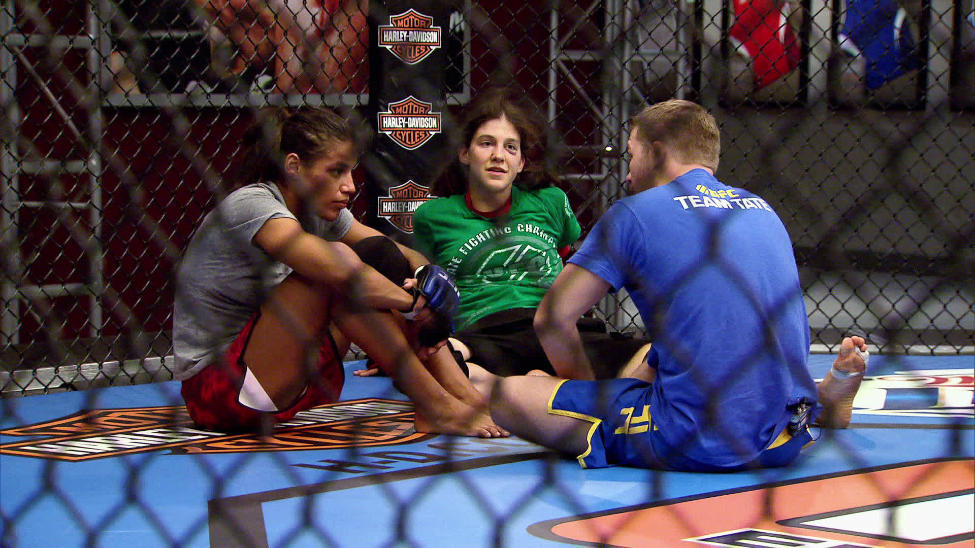 Julianna, Roxanne gameplan with coach Julianna, Roxanne gameplan with coach