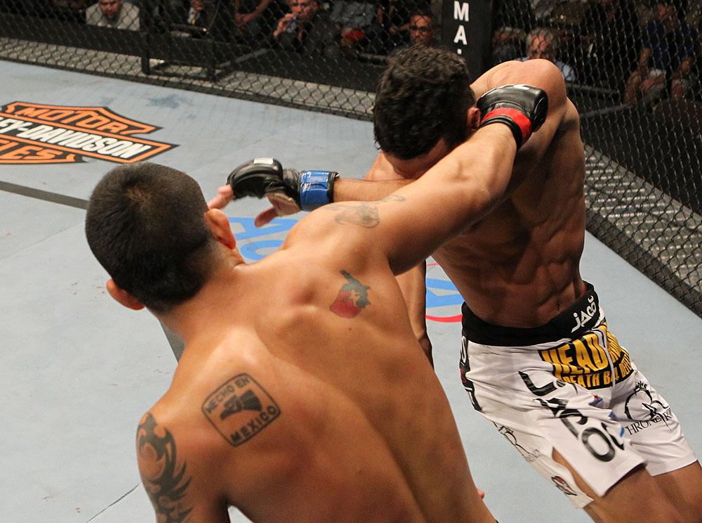 Charles Oliveira vs Efrain Escudero