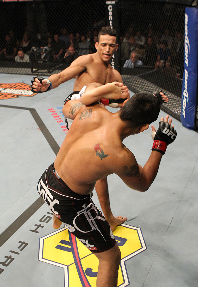 Charles Oliveira vs Efrain Escudero