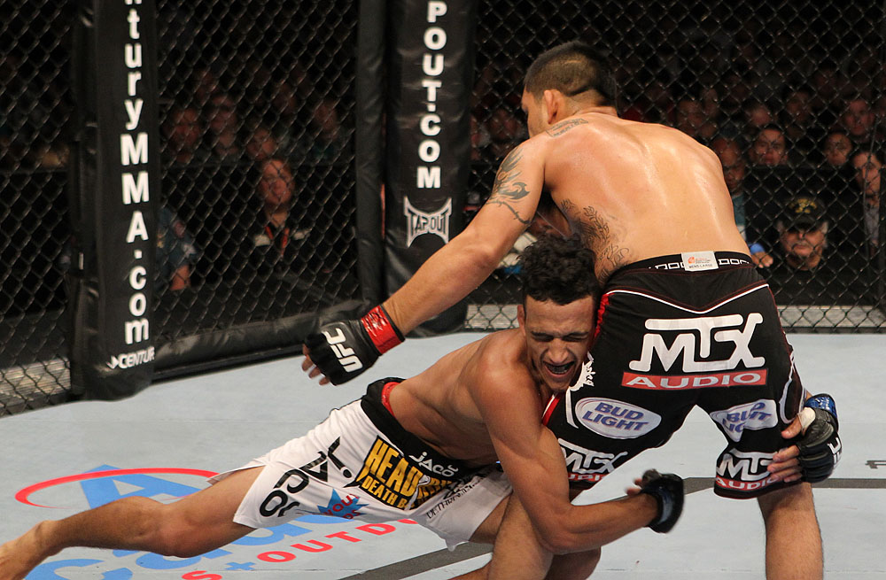 Charles Oliveira vs Efrain Escudero