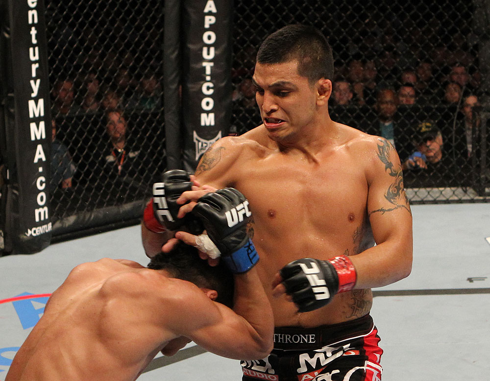 Charles Oliveira vs Efrain Escudero