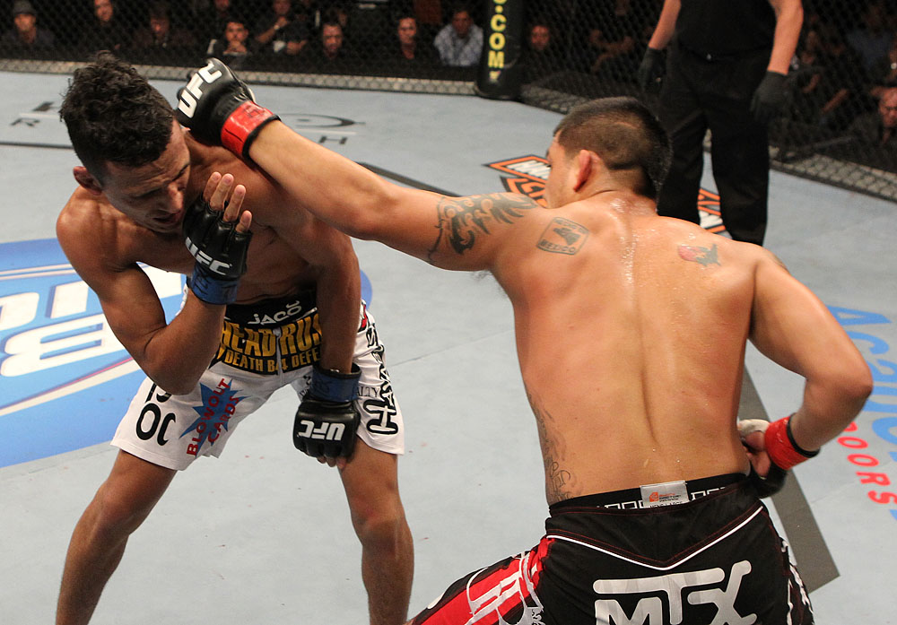 Charles Oliveira vs Efrain Escudero